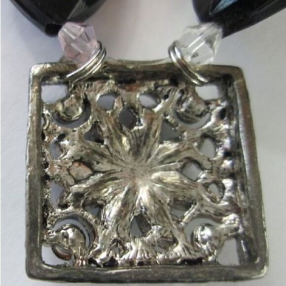 Vintage Single Strand Necklace with Black Acrylic Hearts,/Clear Crystal +Pendant - Picture 7 of 8